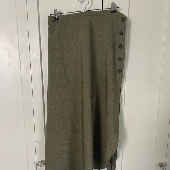 Olive green wrap skirt with button side - one size - Picture 2 of 7